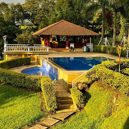 Hotel Casa Confort Санта Роса де Кабал Екстериор снимка