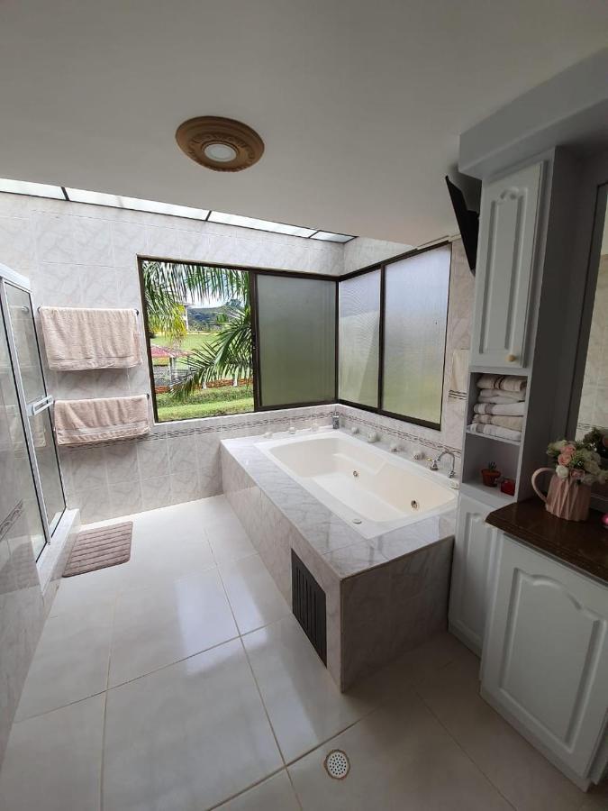 Hotel Casa Confort Санта Роса де Кабал Екстериор снимка