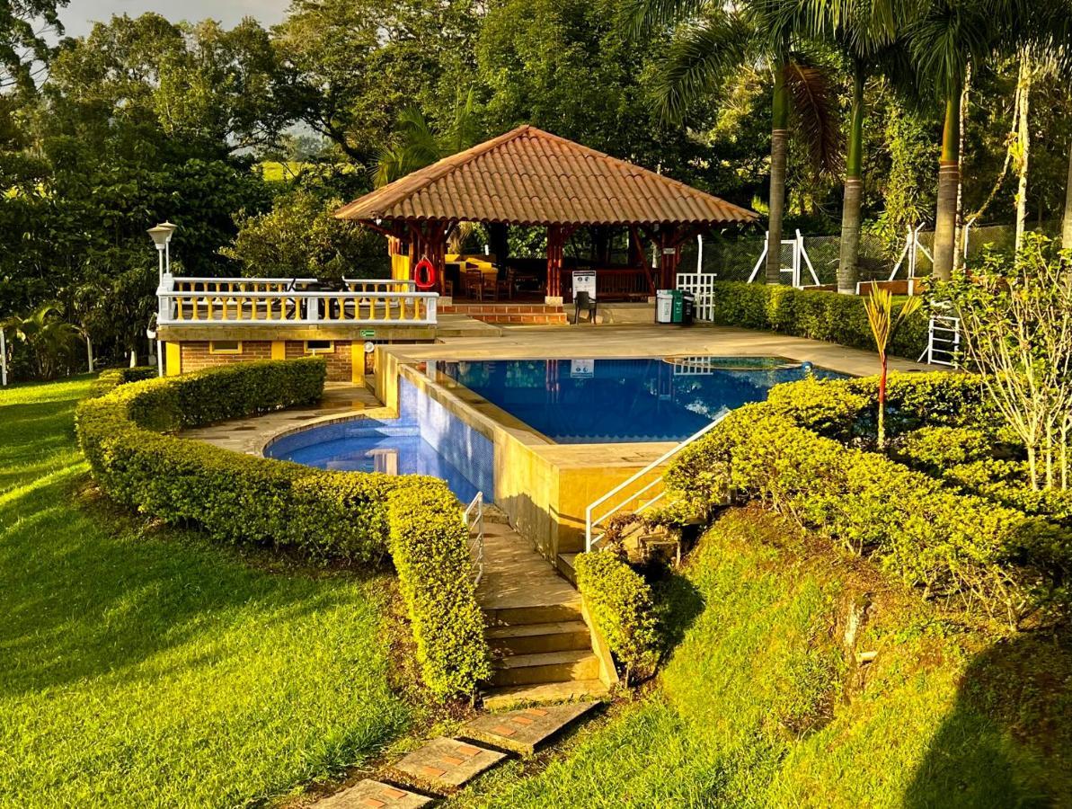 Hotel Casa Confort Санта Роса де Кабал Екстериор снимка