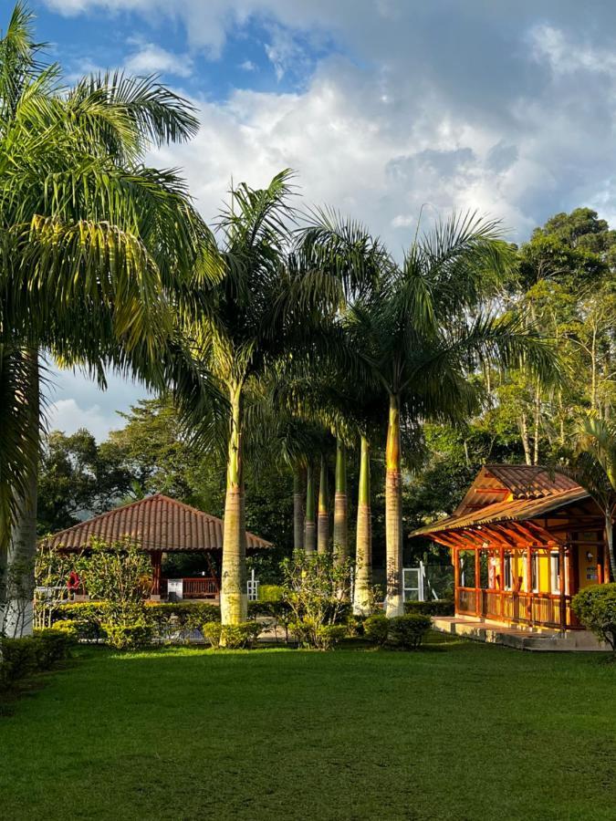 Hotel Casa Confort Санта Роса де Кабал Екстериор снимка