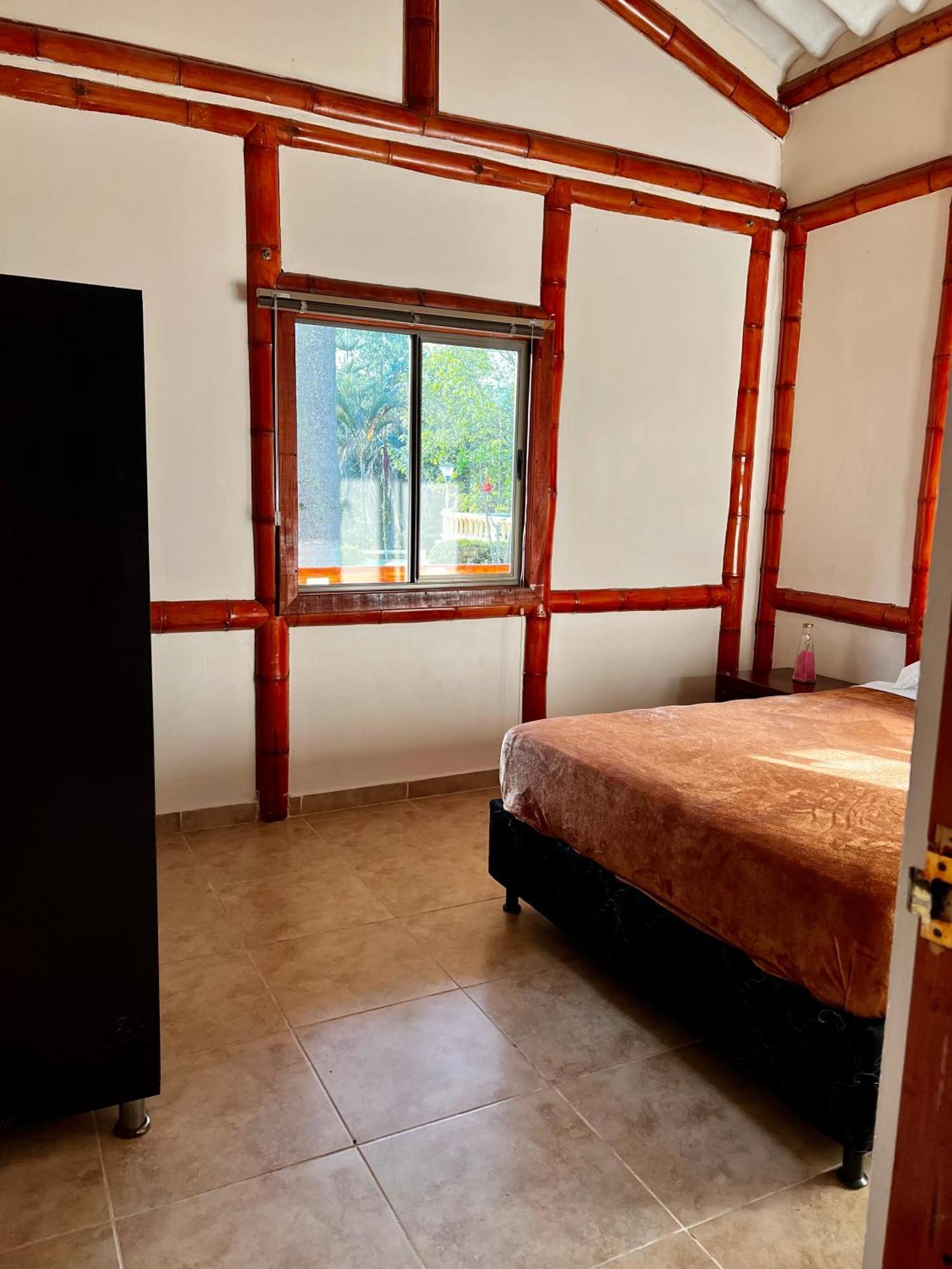 Hotel Casa Confort Санта Роса де Кабал Екстериор снимка