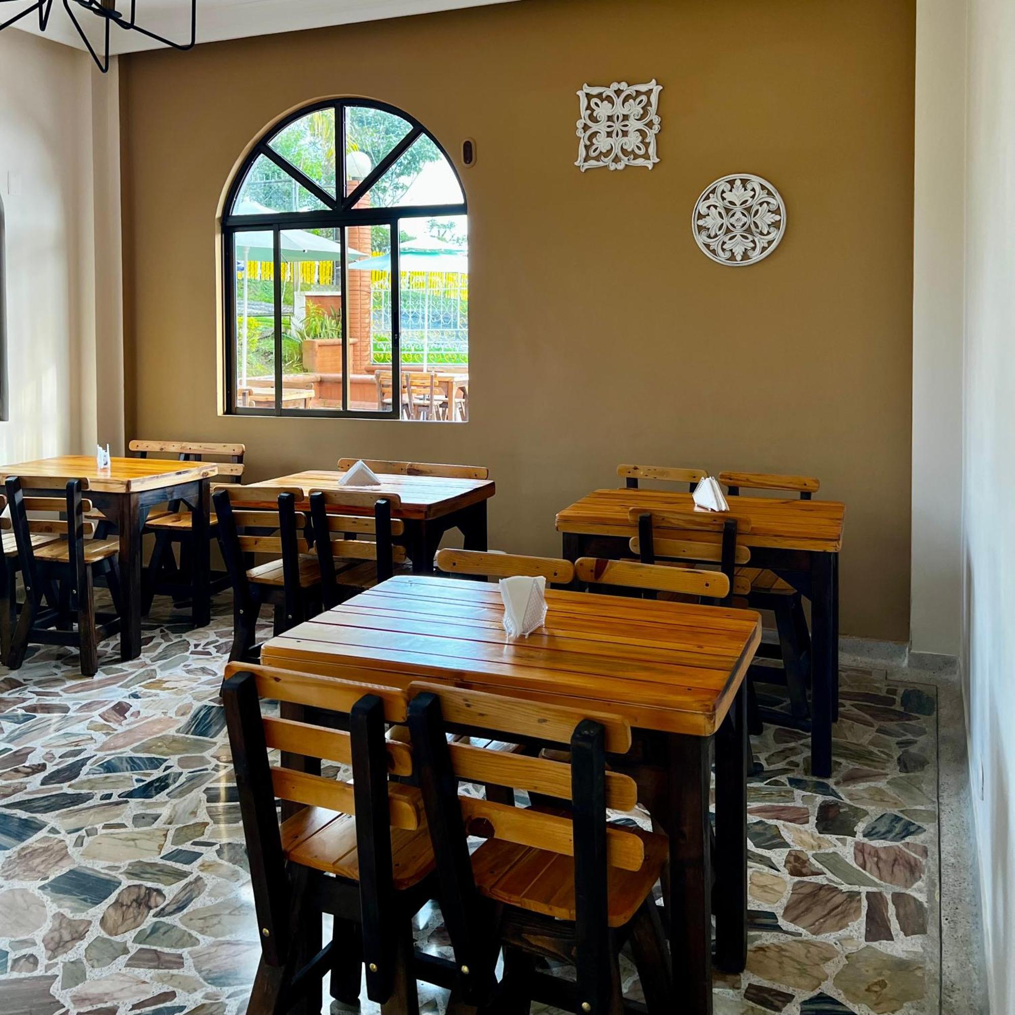 Hotel Casa Confort Санта Роса де Кабал Екстериор снимка